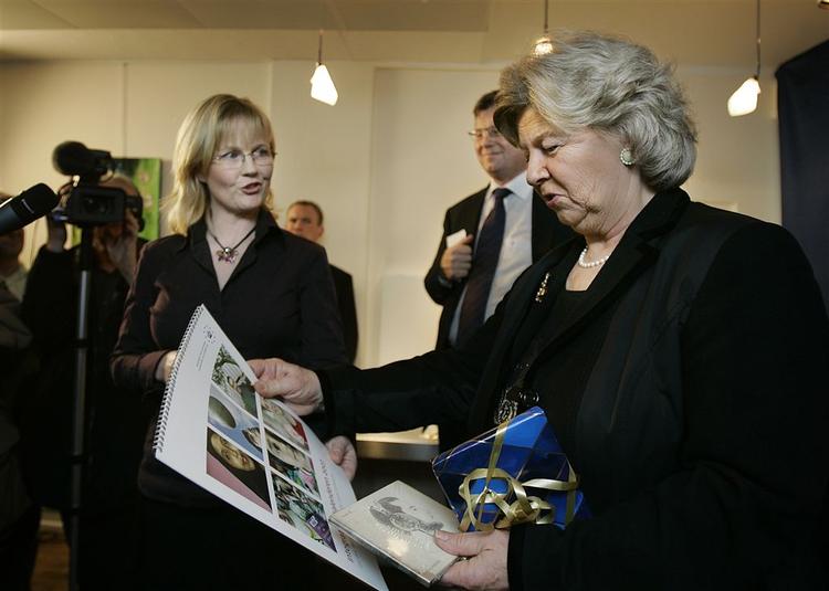 Rikke Hvilshøj overgav fredag sit ministerium til Birthe Rønn Hornbech. Senere på dagen tabte den tidligere integrationsminister et kampvalg om posten som næstformand i Venstres folketingsgruppe. 
