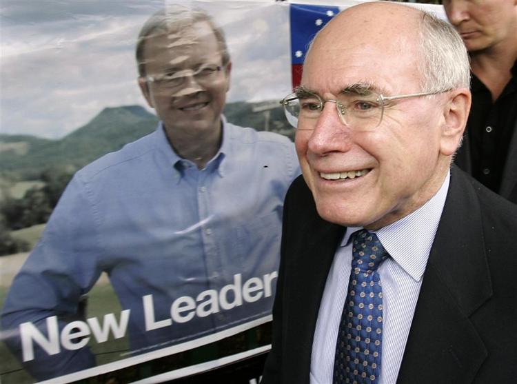 Den konservative premierminister John Howard bliver valgets store taber. 