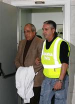 Dr. Carlos Morin (tv.) blev berygtet i Danmark, da DR sidste år afslørede, at han omgik de spanske regler for abort. I går blev han anholdt. 