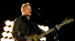 Forsanger Sting med sin guitar, da The Police gav koncert i juni på Vestereng i Århus. 