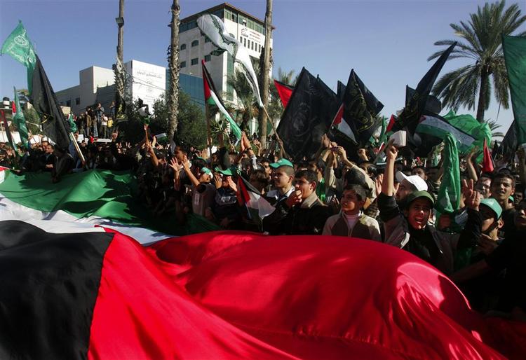 Tusinder af Hamas-tilhængere demonstrerede i Gaza mod de amerikansk anførte fredsforhandlinger mellem Israel og palæstinenserne. 