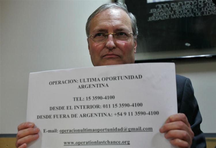 Simon Wiesenthal Centerets Efraim Zuroff i Buenos Aires i går, da han lancerede kampagnen. 