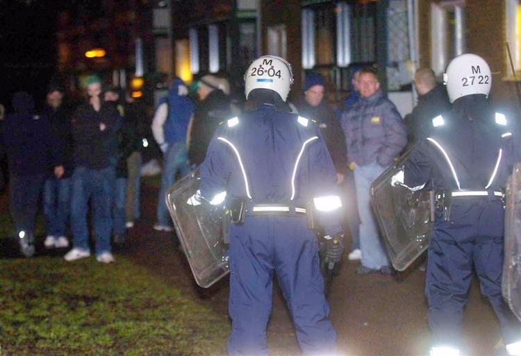 Svensk politi har flere gange måttet indkalde forstærkninger for at takle uro i forbindelse med fodboldkampe. 