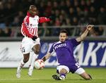 Siyabongo Nomwethe havde AaB's bedste forsøg i 1. halvleg mod Anderlecht. 