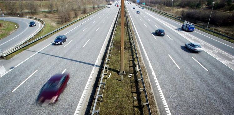 Flere gange om ugen lægger motorvejene asfalt til spøgelsesbilister. 
