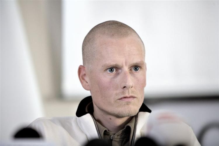 Michael Rasmussen ses her på det pressemøde, hvor han indrømmede at have løjet om sit opholdssted før Tour de France. 