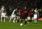 Kaka scorede på straffespark i Glasgow, hvor Celtic dog vandt 2-1. 