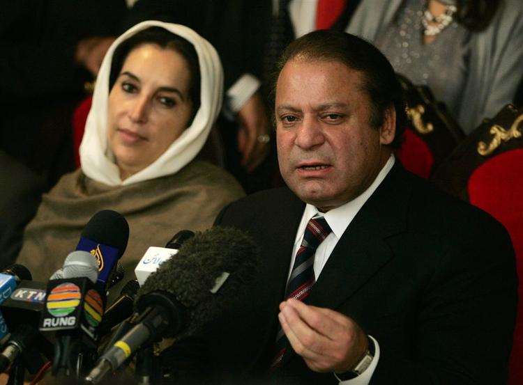 Pakistans tidligere premierministre, Benazir Bhutto og rivalen Nawaz Sharif, mødtes i går i Islamabad for at gøre fælles front mod præsident Pervez Musharraf. 