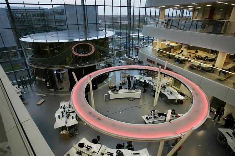 Varmekanoner og tape skal sørge for DR's journalister kommer helskindet igennem vinteren. 
