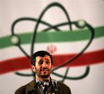 Irans præsident Mahmoud Ahmadinejad ser den amerikanske rapport om Irans a-våbenambitioner som en stor sejr for Iran. 