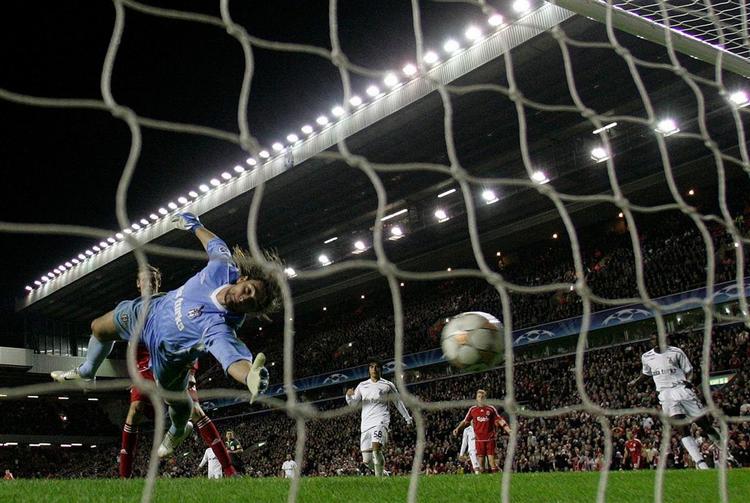 Sådan så det ud, da Besiktas-målmand Hakan Arikan lukkede det tredje mål ind i kampen mod Liverpool i UEFA-cuppens gruppe A 6. november. I alt otte gange endte bolden i Besiktas' net. 