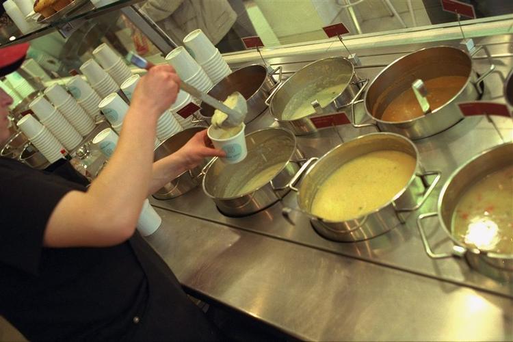 Flere klager over hår i suppen. Folk er blevet sarte, mener kontrolchef. 