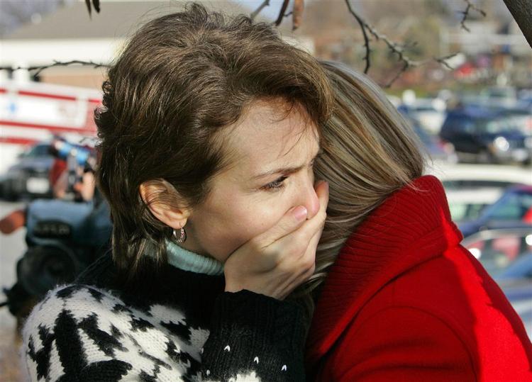 Ansatte og handlende i butikscentret er chokerede efter ung mand skød og dræbte otte. 