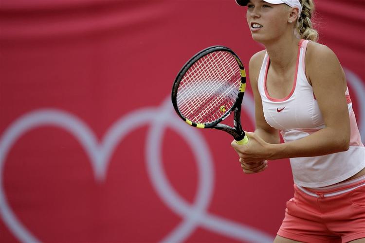 De to bejlere til en international tennisturnering i Danmark har blandt andet drøftet størrelsen på et honorar til Caroline Wozniacki. 