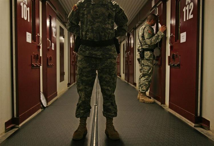 Cellerne i den topsikrede afdeling Camp 5 i Guantanamo tilses hvert andet minut døgnet rundt. 