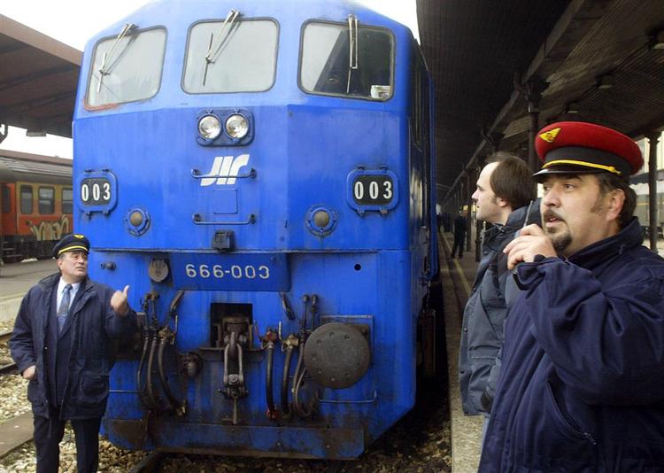 Tito's blå tog på sit første kommercielle togt i 2004. 