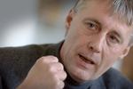 Socialdemokratiets integrationsordfører Henrik Dam Kristensen opfordrer regeringen til at kalde til forhandlinger. 