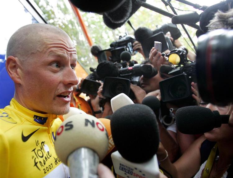 Michael Rasmussen i den gule førertrøje i Tour de France før 12. etape i år. 