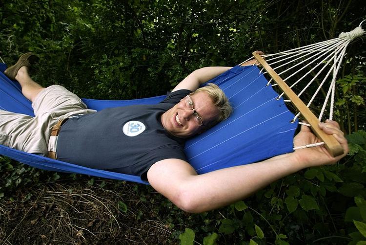 Carl Holst, amtsborgmester i Sønderjyllands Amt, her set i hængekøje 