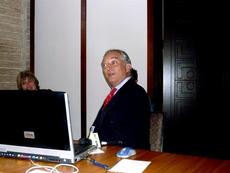 »Gentlemen - den globale opvarmning er aflyst!«, mener adelsmanden Lord Christopher Monckton. 