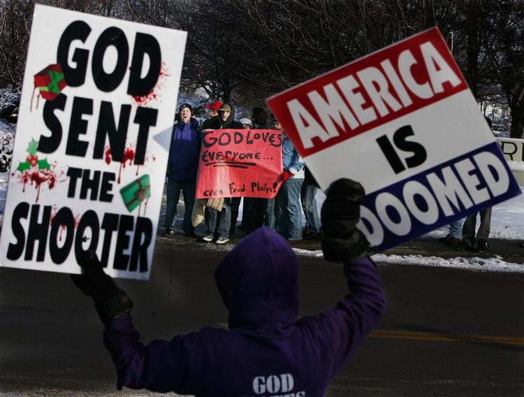 Westboro-babtisterne uden for Omaha-offers begravelse. 