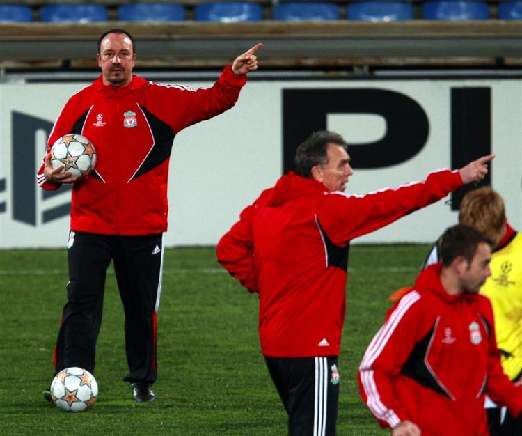 Den vej? Et nederlag til Marseille kan koste Rafael Benitez jobbet i Liverpool. 