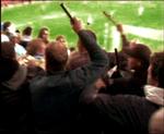 Malmö FF spiller mod FCK i parken 28. april 2005. Politi i civil trækker stavene. (stilbillede) 