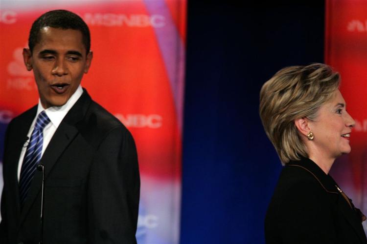 Obama og Clinton under en debat på Drexel universitetet i Philadelphia. 