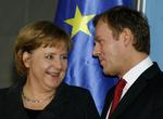 Der var anderledes varme i luften, da Tysklands kansler, Angela Merkel, i dag mødtes med Polens nye regeringschef, Donald Tusk. Under hans forgænger har de to lande haft en meget anstrengt forhold. 