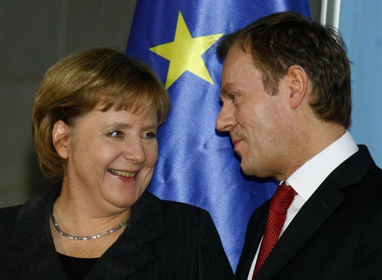 Der var anderledes varme i luften, da Tysklands kansler, Angela Merkel, i dag mødtes med Polens nye regeringschef, Donald Tusk. Under hans forgænger har de to lande haft en meget anstrengt forhold. 