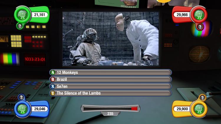 De ca. 20 forskellige quizrunder i 'Scene It?' tester selv selverklærede filmnørders viden fra A til Z. I dette tilfælde handler det om at gætte filmen med skuespillernes arme, hænder og ansigter retoucheret væk. Er det Hopkins i 'Ondskabens Øjne', Willis i '12 Monkeys' eller Jonathan Pryce i 'Brazil'? Én blandt mange gode hjernevridere. Se svaret i bunden af siden. 