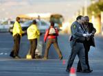 Seks teenagere blev skudt, da de steg skolebussen foran deres gymnasium i Las Vegas. Årsagen til skyderiet er angiveligt et slagsmål om en pige. 