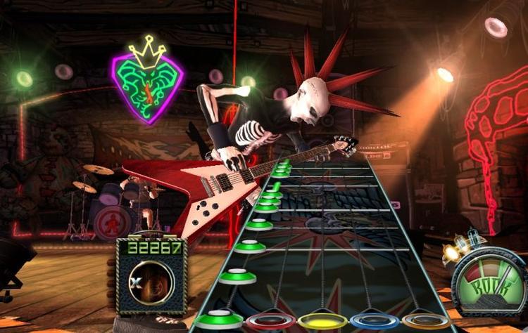 Kernen i 'Guitar Hero III' er stadig at ramme fem farvede knapper på den medfølgende plastik-guitar i de rigtige kombinationer - hvilket giver en berusende følelse, når det sker. Særligt den udvidede multiplayerdel og forbedrede guitar-controller gør spillet til det hidtil bedste i serien. 