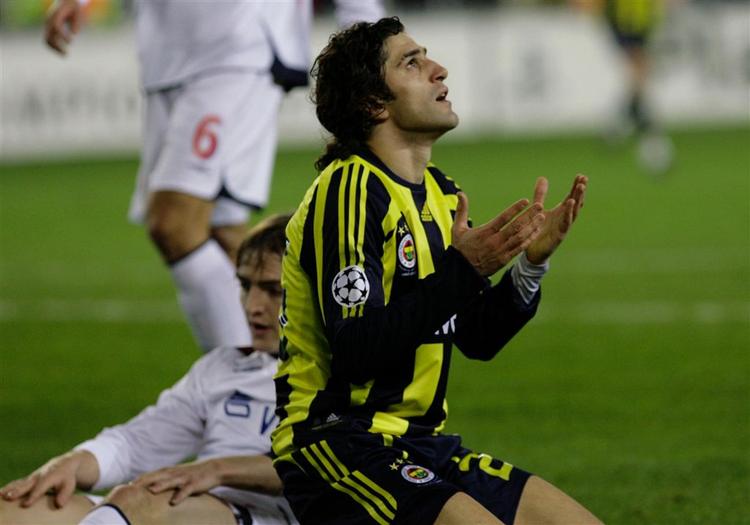 Ugur Bocal scorede til 2-1 og 3-1, da Fenerbahce spillede sig videre med en sejr over CSKA Moskva. 