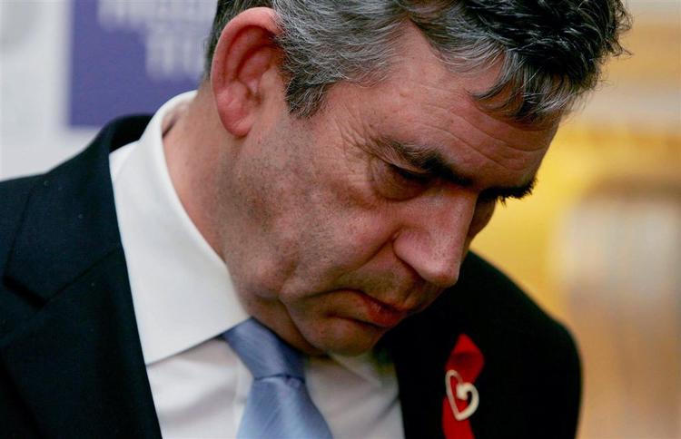 Storbritanniens premierminister, Gordon Brown, vil sikkert gøre alt for at undgå at deltage i den fælles underskrivelse af EU's reformtraktat i dag. 