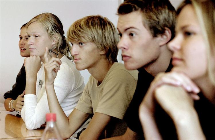 Undervisningsminister Bertel Haarder er indstillet på at ændre den store 3. års opgave i gymnasiet, efter at den har været kritiseret for at være alt for svær. 