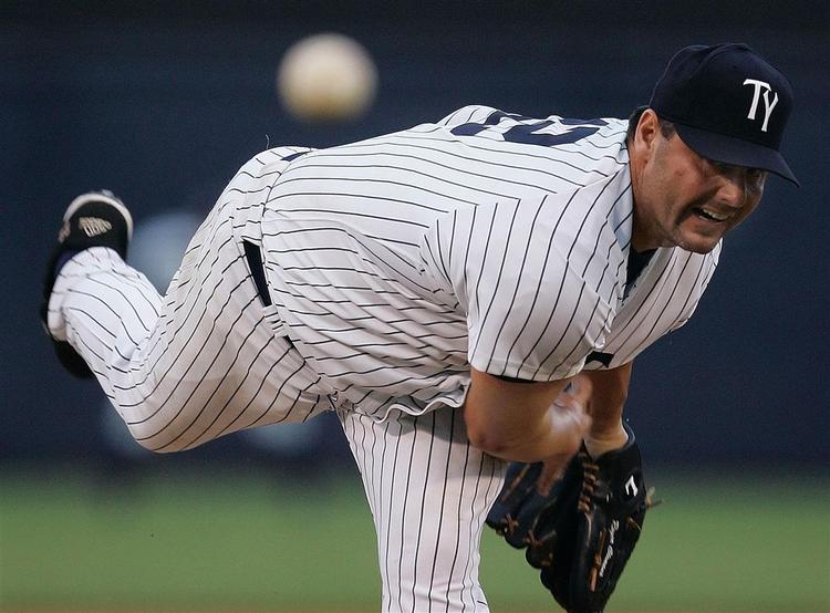 New York Yankees-kasteren Roger Clemens skulle have betjent sig af dopingindsprøjtninger 16 gange fra 1998 til 2001 ifølge rapporten. 