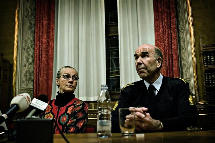Chefkriminalinspektør Per Larsen kan ikke se at de nye visitationszoner skulle være et problem. Her til pressemøde med Ritt Bjerregaard (S). 