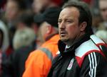 Liverpools træner, Rafael Benitez, følger begivenhederne under dagens opgør mod Manchester United. 