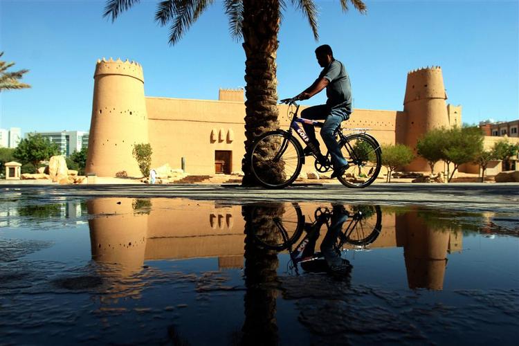 Undertrykkelsen af kvinder i Saudi-Arabien vil fortsætte trods dagens signal fra Kong Abdullah, der benådede et voldtægtsoffer, vurderer ekspert. 