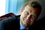 Michael Pram Rasmussen er formand for A. P. Møller - Mærsk. Her tjener bestyrelsesmedlemmerne i gennemsnit 121.000 kroner per møde, de deltager i. 