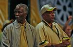 Sydafrikas præsident Thabo Mbeki (tv.) og Jacob Zuma er kandidater til ANC's formandspost. 