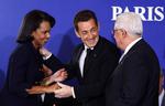Den palæstinensiske selvstyrepræsident Mahmoud Abbas sammen med den franske præsident Nicolas Sarkozy og USA's udenrigsminister Condoleezza Rice. 