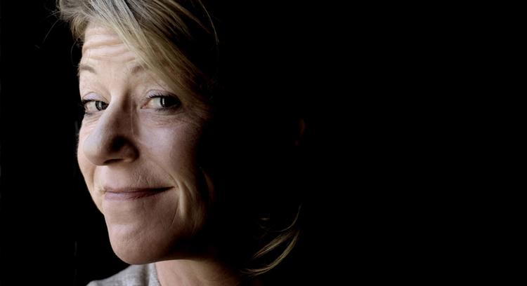 Djævlens Advokat er træt af kvinder som Ditte Gråbøl, der kræver og kræver og kun er sjove, når de bruger selvironi - den mest egocentrerede af alle genrer. 