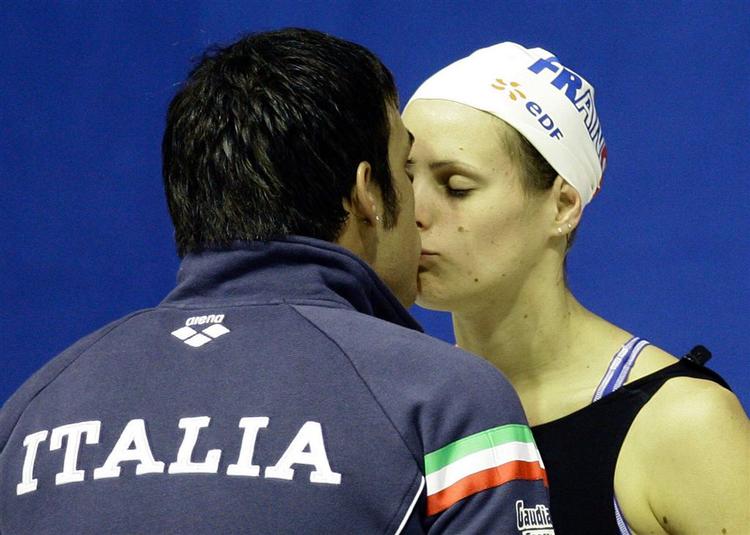 Så glade var svømmerne Luca Marin og Laure Manaudou for hinanden under VM i Australien i marts. Deres forhold sluttede med et højlydt skænderi i sidste uge. 
