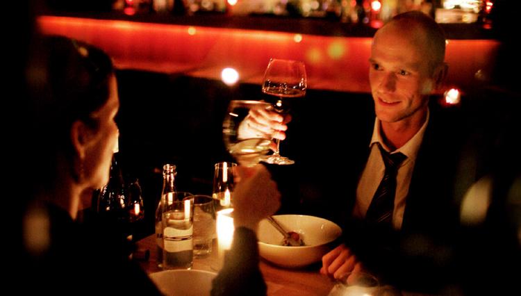 Salon 39 på det frederiksbergske restaurantstrøg Vodroffsvej formår at få et italiensk inspireret menukort til at spille sammen med stedets speciale i drinks. 