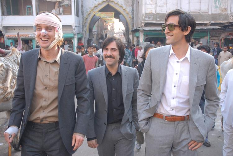 Jason Schwartzman, Owen Wilson og Adrien Brody spiller i 'Darjeeling Limited' tre brødre, som forsøger at genfinde hinanden på en rejse i Indien. 