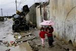 Ifølge Unicef er to millioner irakiske børn lige nu fejlernærede, savner skolegang, eller er i risiko for både sygdomme og vold. 