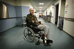 Benny Jersborg venter på fjerde uge på at forlade Amager Hospital. Lægerne er færdige med at behandle hans blodprop i hjernen, men han er lammet i højre side af kroppen og skal derfor på plejehjem. Men der er venteliste. 