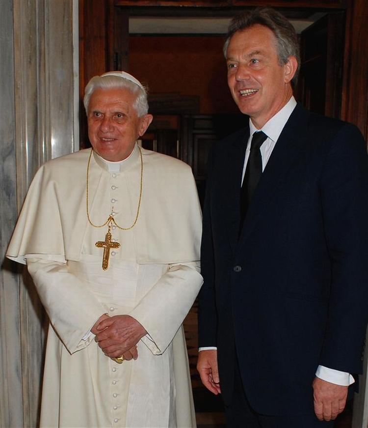 Tony Blair fotograferet sammen med paven i juni i år. 
